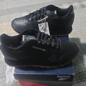 Reebok Womens Black Sneakers with Gum Sole
